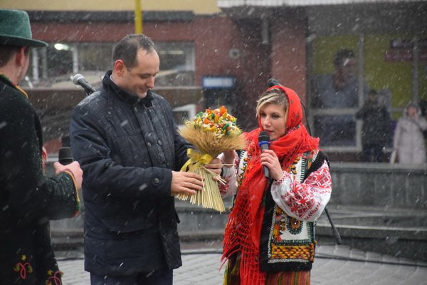 В Івано-Фрнанківську стартував новорічно-різдвяний ярмарок В Івано-Фрнанківську стартував новорічно-різдвяний ярмарок