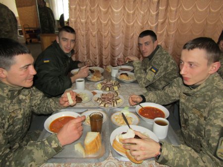 Святкова різдвяна вечеря для військовослужбовців в/ч міста Святкова різдвяна вечеря для військовослужбовців в/ч міста