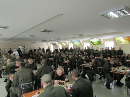 Святкова різдвяна вечеря для військовослужбовців в/ч міста Святкова різдвяна вечеря для військовослужбовців в/ч міста