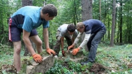 Пластуни та студенти з м.Івано-Франківська відправляться у Польщу Пластуни та студенти з м.Івано-Франківська відправляться у Польщу