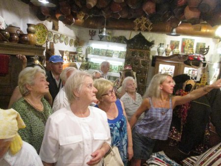 Екскурсія до крамниці-музею "Цяцьки Мулярових” Екскурсія до крамниці-музею "Цяцьки Мулярових”