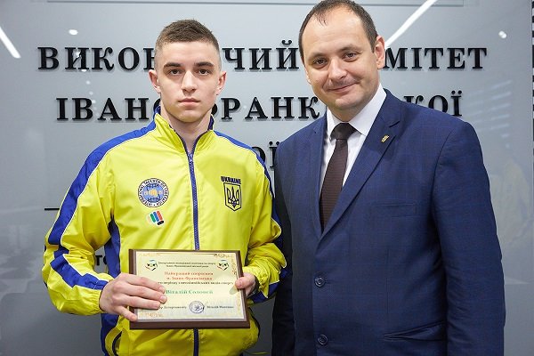 Івано-Франківськ поповнився новими нагородами (фоторепортаж)