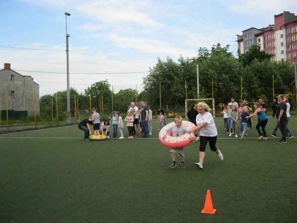 У Франківську відбулися спортивні розваги серед сімей з дітьми з аутичним типом розвитку (фоторепортаж)