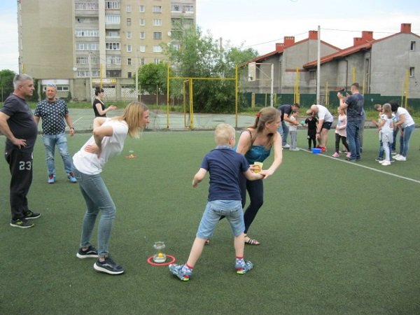 У Франківську відбулися спортивні розваги серед сімей з дітьми з аутичним типом розвитку (фоторепортаж)