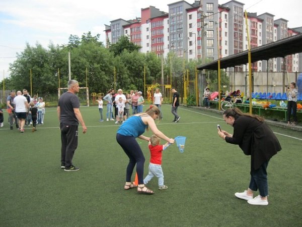 У Франківську відбулися спортивні розваги серед сімей з дітьми з аутичним типом розвитку (фоторепортаж)