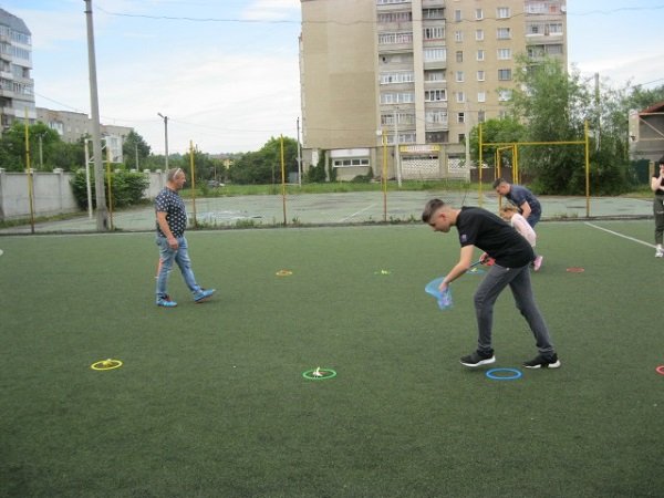 У Франківську відбулися спортивні розваги серед сімей з дітьми з аутичним типом розвитку (фоторепортаж)