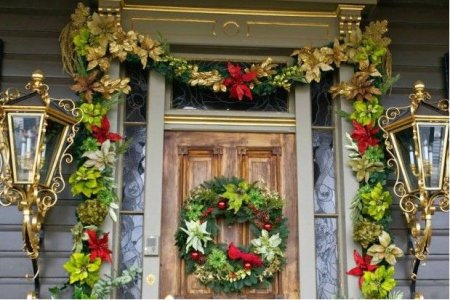 22 грудня - конкурс на краще зовнішнє новорічно-різдвяне оформлення центрального входу до навчального закладу