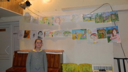 Виставка робіт учасників любительського клубу "Чарівний олівець"