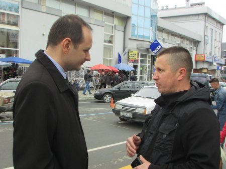 На вулиці Тичини з’явилась нова розмітка