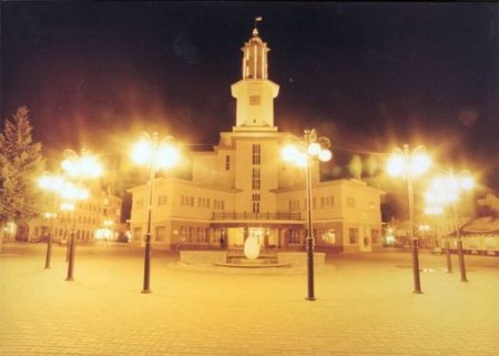 В Івано-Франківську монтують новітню систему вуличного осві-тлення