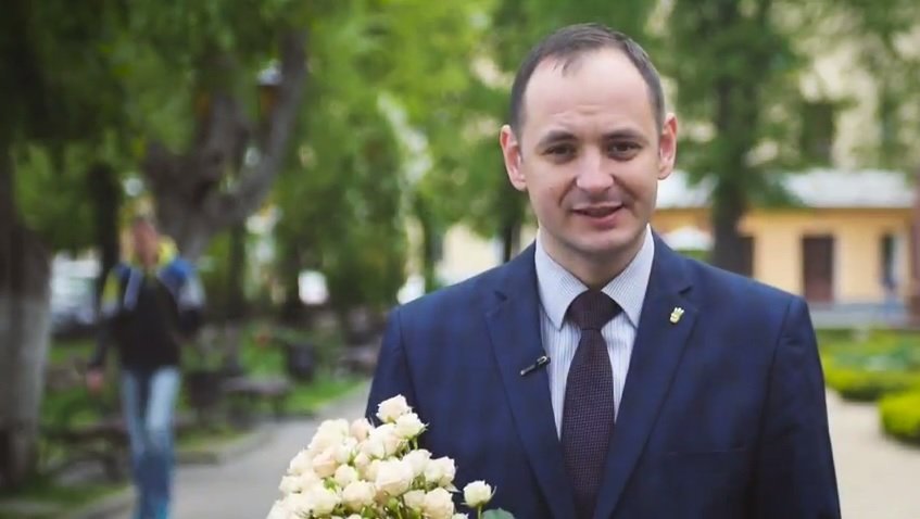 Привітання міського голови з Денем матері