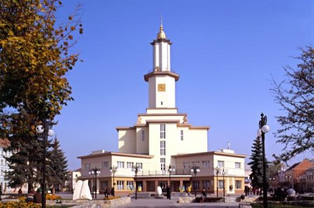 Обласний історико-краєзнавчий музей/ Regional Museum of History and Local Lore