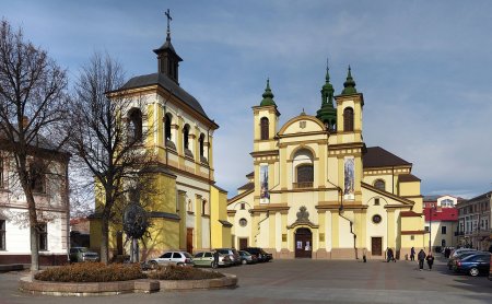 Музей мистецтв Прикарпаття (Парафіяльний костел та дзвіниця)/Regional Museum of Arts (Parish Church and Bell Tower)