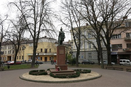 Площа Міцкевича/  Mitskevych Sq.