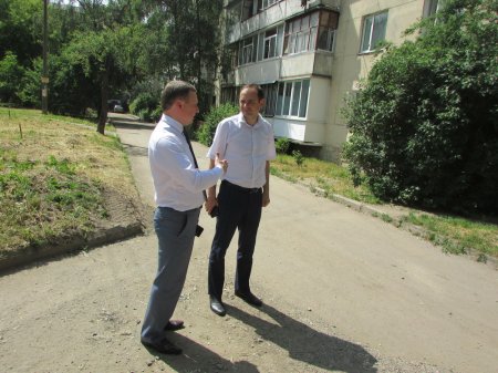 На вулиці Довженка для іванофранківців ремонтують черговий двір