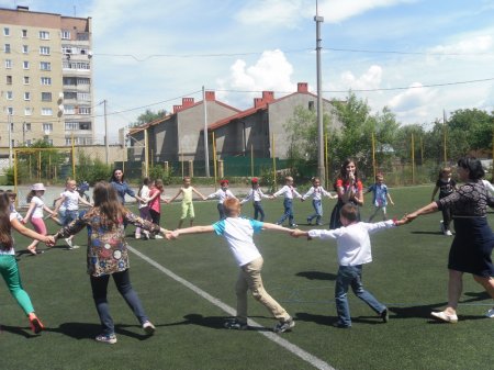 Спортивно розважальне свято «Моє сонячне дитинство»