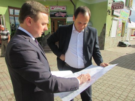 На вул. Хоткевича розпочали ремонт розворотної площадки