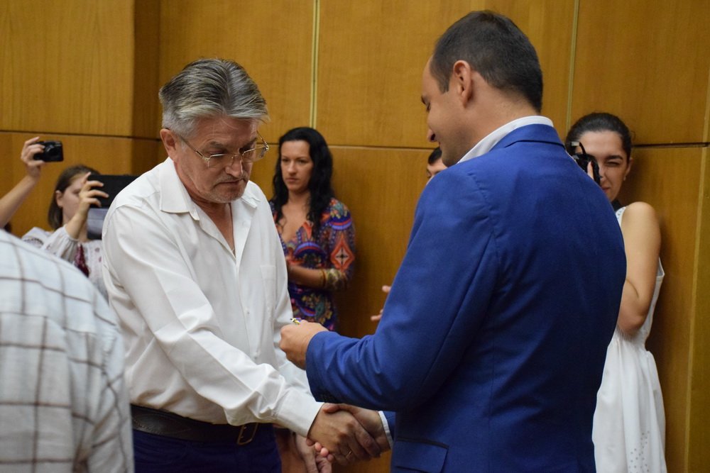 Руслан Марцінків вручив відзнаки «За честь та звитягу» учасникам АТО та волонтерам Руслан Марцінків вручив відзнаки «За честь та звитягу» учасникам АТО та волонтерам