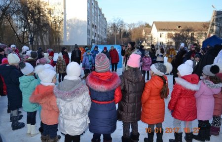 Відбулася святкова розважальна програма «Новорічно-різдвяна феєрія» біля дитячо-юнацького центру