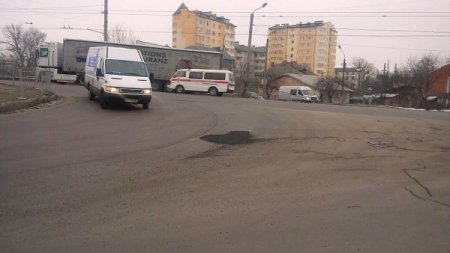 КП «Муніципальна дорожня компанія» розпочало ямковий ремонт вулиць