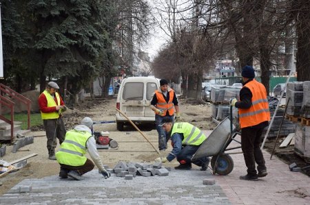 Продовжується комплексна реконструкція вулиці Бельведерської