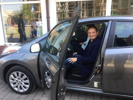 У ногу з часом: в Івано-Франківську відкрили електрозаправку
