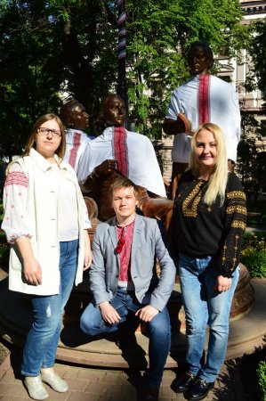 Руська трійця одягнула вишиванки
