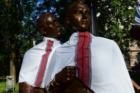 Руська трійця одягнула вишиванки