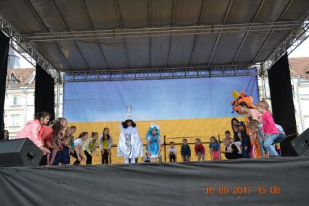Молодь єднає Україну