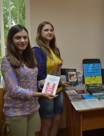 Презентація виставки “Україно, пам’ятай свої скорботні дні”