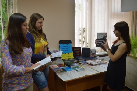 Презентація виставки “Україно, пам’ятай свої скорботні дні”