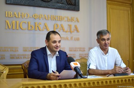 Американці позмагаються у футболі з франківцями