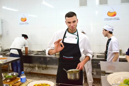 Молоді майстри ресторанного бізнесу склали іспит в незвичайний спосіб