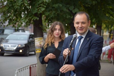 Автору унікальної кондитерської встановили анотаційну дошку