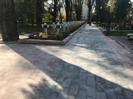 Меморіальний сквер впорядкували