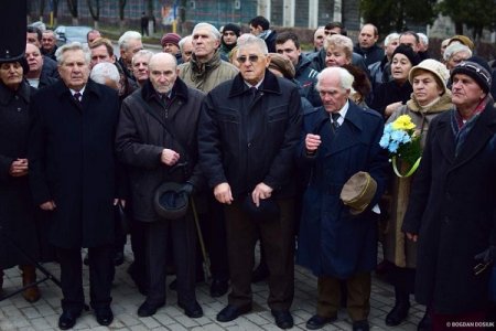 Франківськ - унікальний: встановили пам'ятник Андрію Мельнику