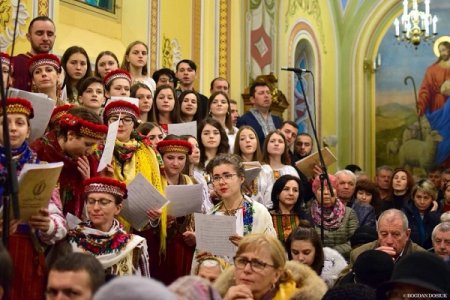 Фестиваль, що стирає кордони і торкається душ: розпочалася «Коляда на Майзлях»