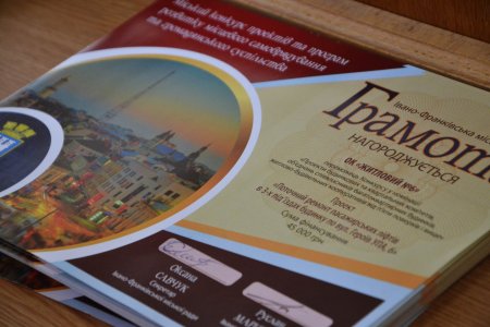Нагородили грамотами переможців Конкурсу проектів і програм розвитку місцевого самоврядування та громадянського суспільства 2018 року у номінації "Проекти ОСББ, ЖБК, БК"