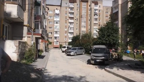 Вісник міського голови_ОНОВЛЕНИЙ ДВІР НА НАЦІОНАЛЬНОЇ ГВАРДІЇ_