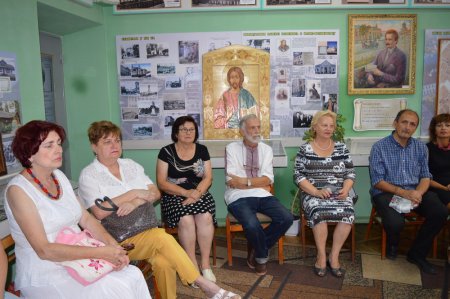 Людина в світ зерно нести повинна,  як зерно носить людям колосок