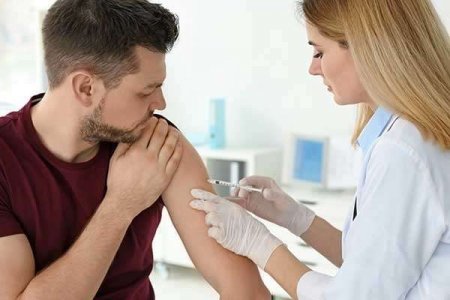 В дорослому віці варто проводити ревакцинацію