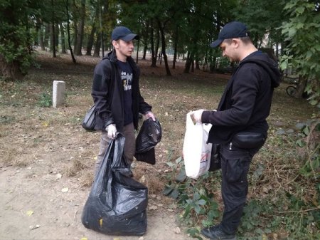 Молодь Івано-Франківська долучилась до міжнародної соціально-екологічної  акції «Всесвітній день прибирання» в Україні