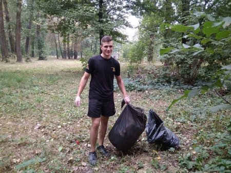Молодь Івано-Франківська долучилась до міжнародної соціально-екологічної  акції «Всесвітній день прибирання» в Україні