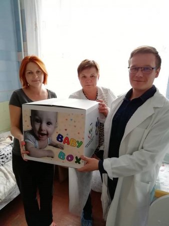 ОДРАЗУ 4 НОВОНАРОДЖЕНІ ДІВЧИНКИ ОТРИМАЛИ "BABY-BOX"!