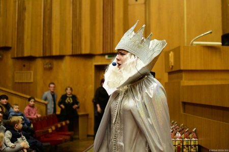 Діти з багатодітних, малозабезпечених та неповних сімей отримали солодкі подарунки до Дня Святого Миколая