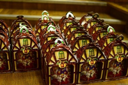 Діти з багатодітних, малозабезпечених та неповних сімей отримали солодкі подарунки до Дня Святого Миколая