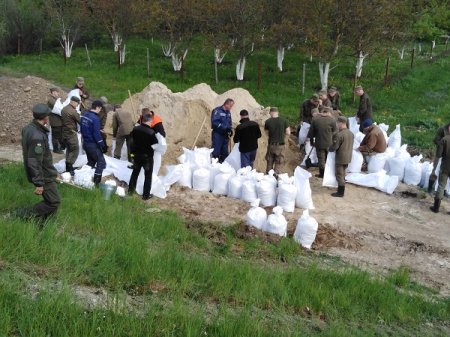 Ліквідовано загрозу прориву захисної дамби  на р.Бистриця Надвірнянська в с.Угорники