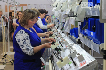 ВО "КАРПАТИ": НОВА-СТАРА ЛІНІЯ І ВАКАНТНІ ПОСАДИ