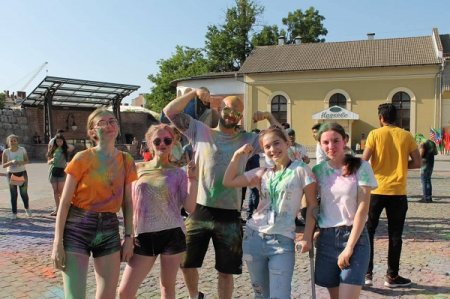 У Франківську відбулось яскраве свято кольору Holi Fest 2019
