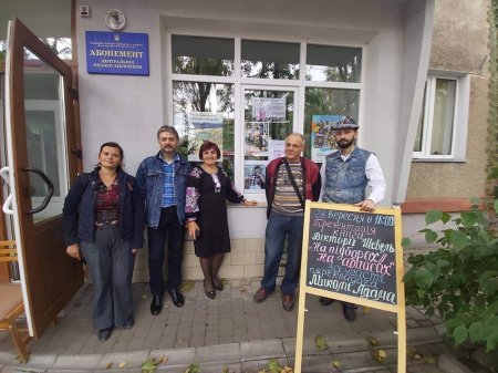 У МІСЬКІЙ БІБЛІОТЕЦІ ПРЕЗЕНТУВАЛИ ДВОМОВНУ КНИГУ